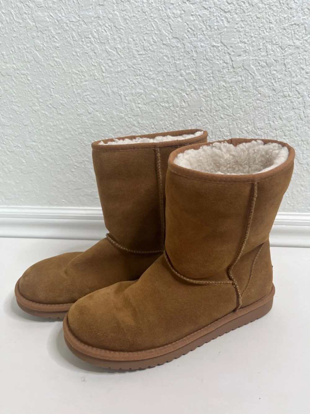 UGG Koola Short Sheepskin Boots Sz 9